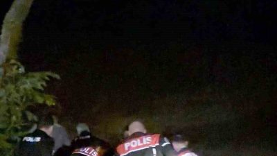 Bartın’da ırmağa atlayan bir kişi, ekiplerin müdahalesiyle boğulmaktan kurtarıldı. Edinilen