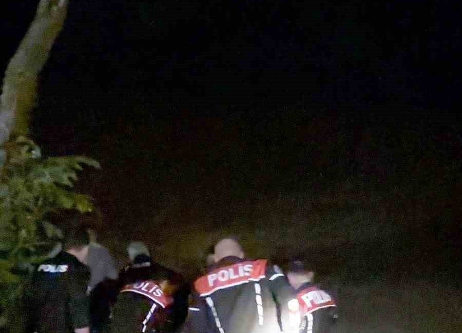 Bartın’da ırmağa atlayan bir kişi, ekiplerin müdahalesiyle boğulmaktan kurtarıldı. Edinilen