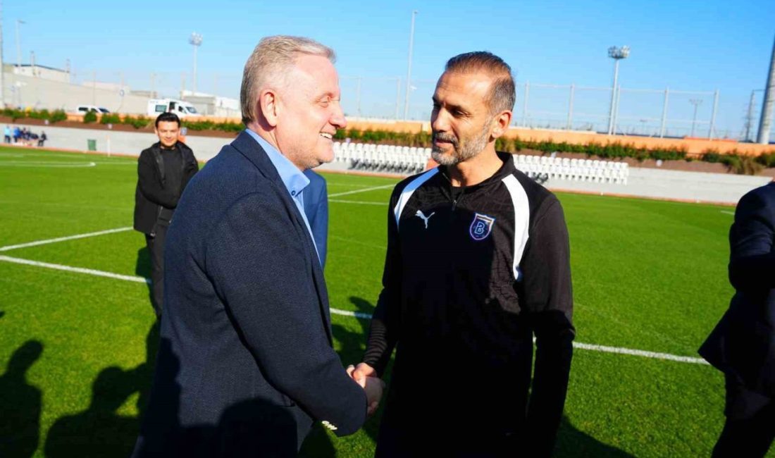 Başakşehir ile Rusya temsilcisi Zenit’in veteran futbolcuları, gösteri maçında karşı