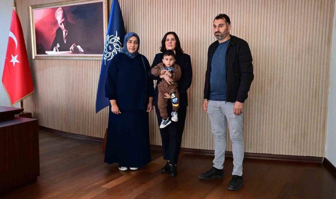 Aydın Büyükşehir Belediye Başkanı Özlem Çerçioğlu, DMD kas hastası minik