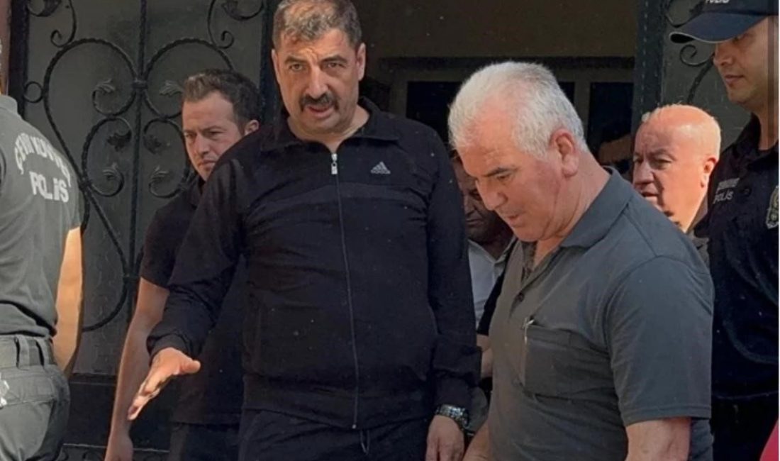 Kula Belediye Başkanı Hikmet Dönmez’in de sanıkları arasında yer aldığı