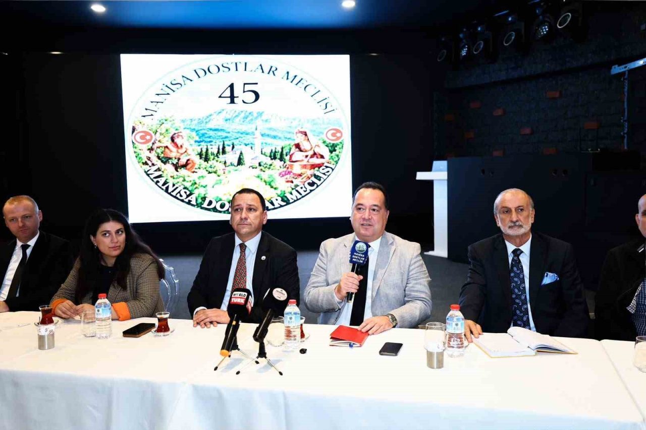 Manisa Büyükşehir Belediye Başkanı Besim Dutlulu, Manisa Dostlar Meclisi’nde vatandaşlarla