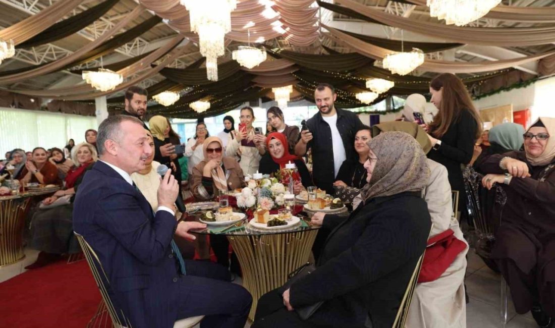 Kocaeli Büyükşehir Belediye Başkanı Tahir Büyükakın, “İlham Veren Kadınlar” programındaki