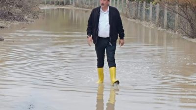 Sel felaketinin ardından hasar gören mahallelerde incelemelerini sürdüren Elazığ’ın Yurtbaşı