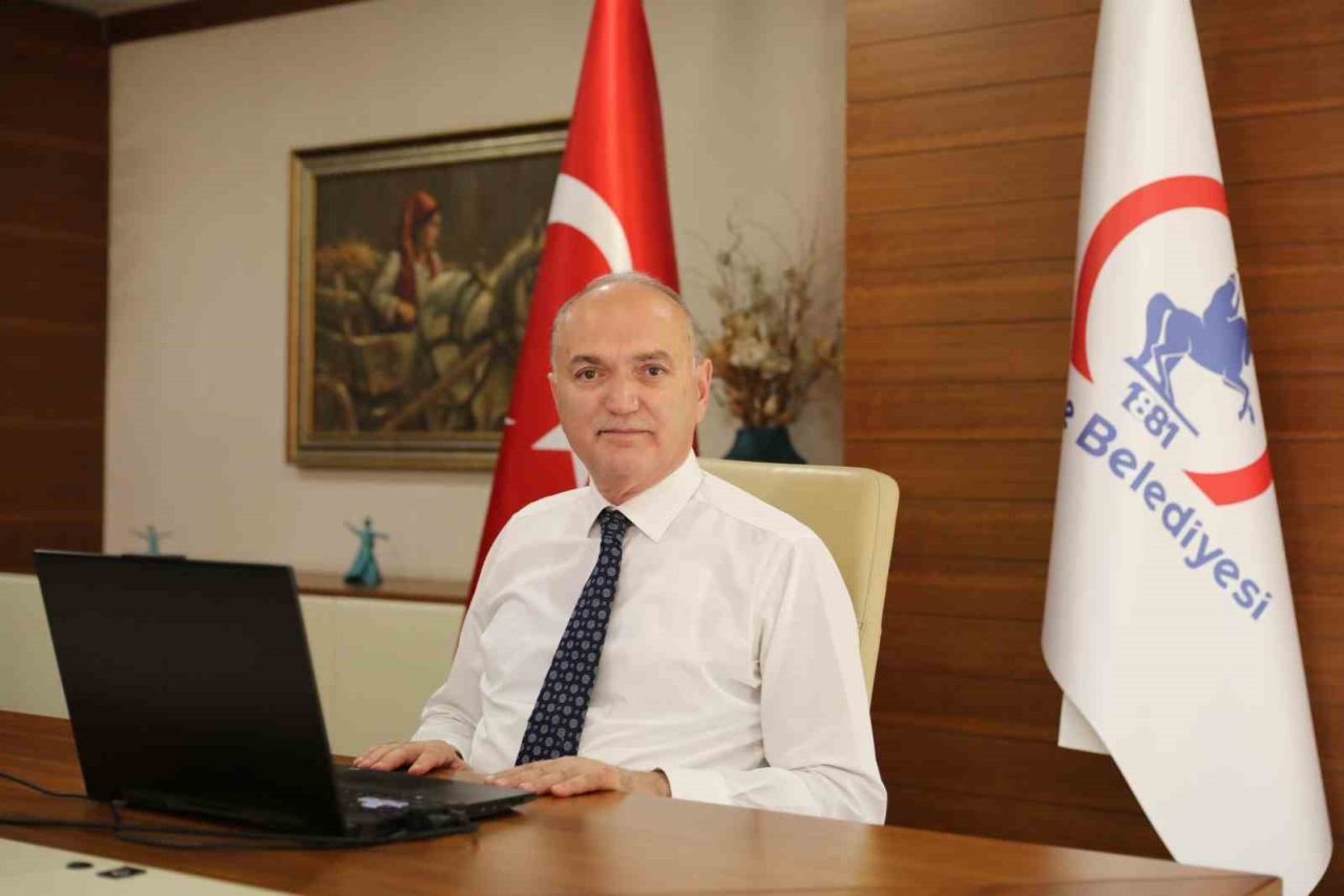 Düzce Belediye Başkanı Dr. Faruk Özlü, 29 Ekim Cumhuriyet Bayramı’nın