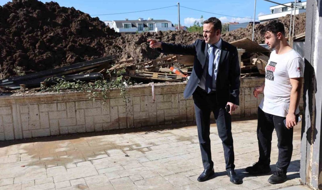 Başiskele’de selden zarar gören esnafı ziyaret eden Belediye Başkanı Yasin