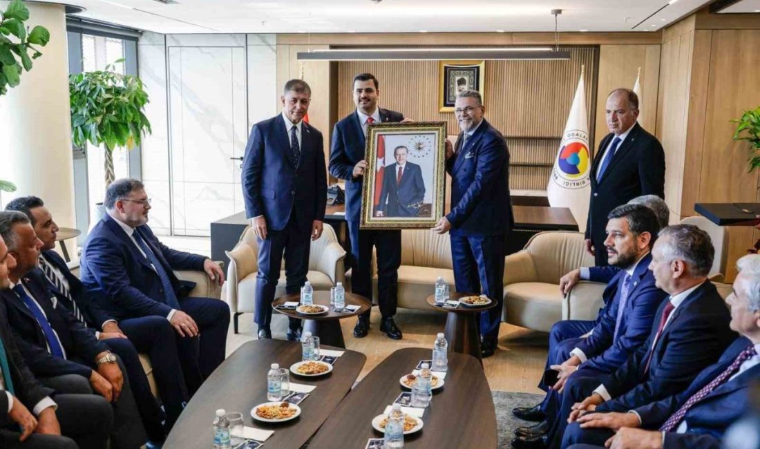 İzmir Büyükşehir Belediye Başkanı Dr. Cemil Tugay, EBSO’nun yeni yönetimini