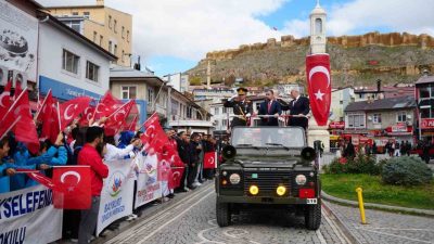 Bayburt’ta Cumhuriyet’in ilanının 103’üncü yıl dönümü, törenler, şiir dinletileri, komando