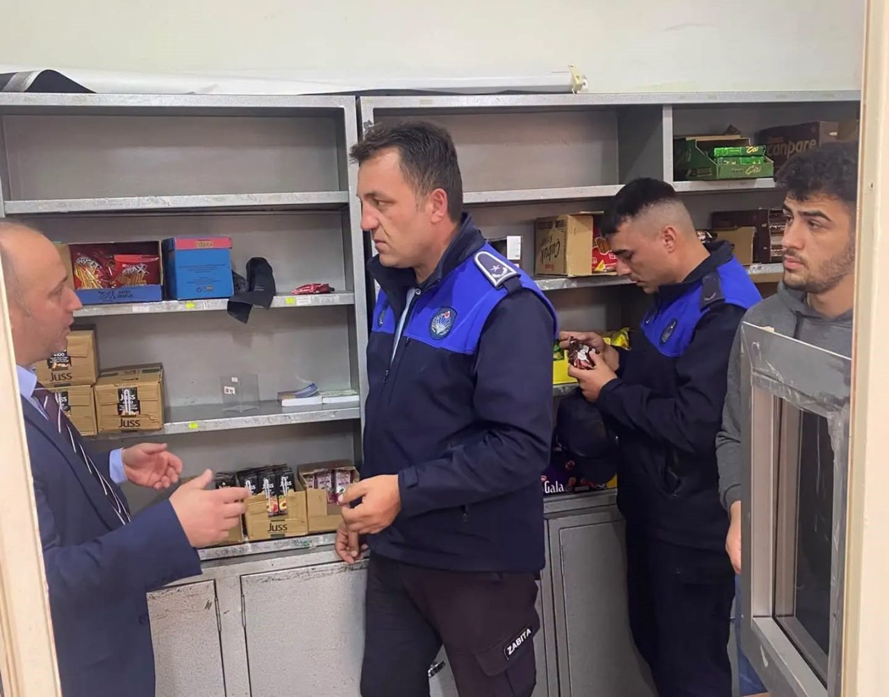 Bayburt’ta zabıta ekipleri tarafından okul kantinlerinde hijyen, düzen ve mevzuata