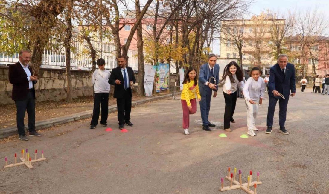 Bayburt’ta, ’Maarifin Kalbinde Oyun’ etkinlikleri kapsamında 4 okulda öğrenciler geleneksel