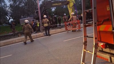 Bayrampaşa’da çalışma sırasında yol çöktü. Göçük altında kalanları olduğu iddia