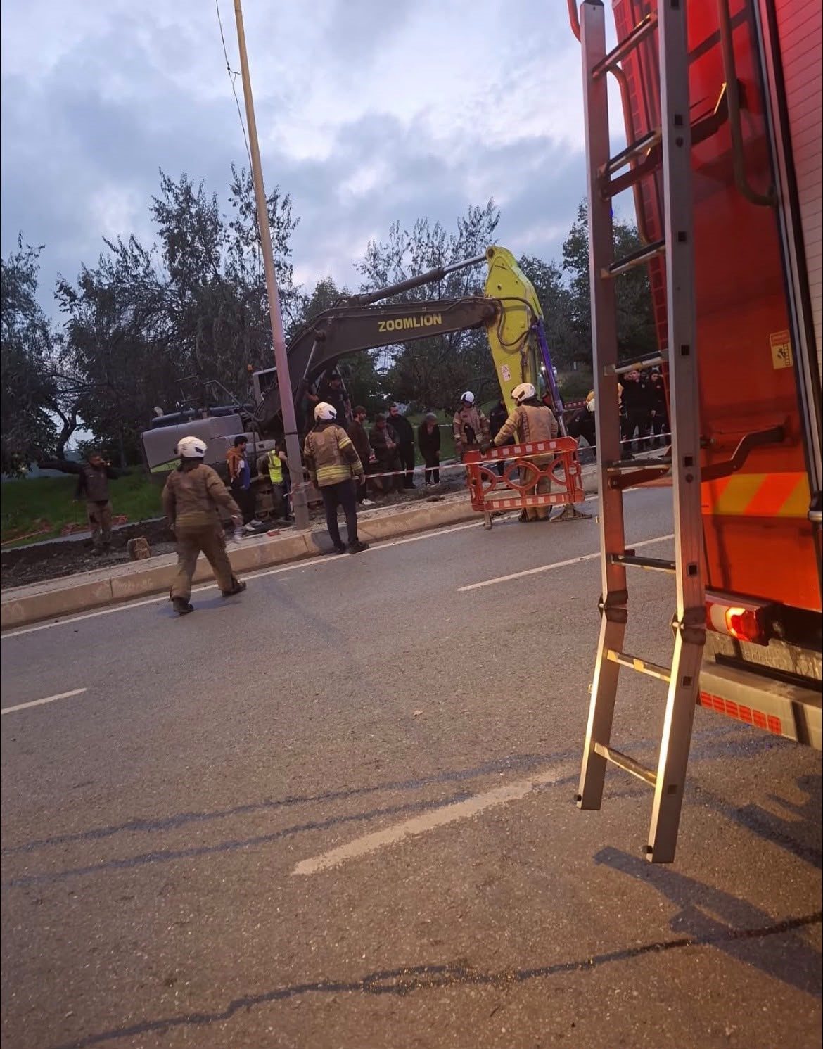 İstanbul Bayrampaşa’da, İSKİ tarafından yürütülen altyapı çalışması sırasında göçük meydana
