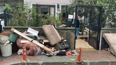 İstanbul’u etkisi altına alan şiddetli yağış nedeniyle Beykoz’da evlerin giriş