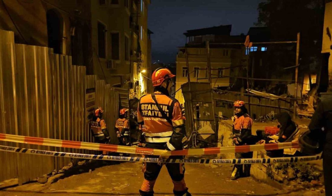 Beyoğlu’nda gece saatlerinde çöken ve yanındaki binaya da zarar veren