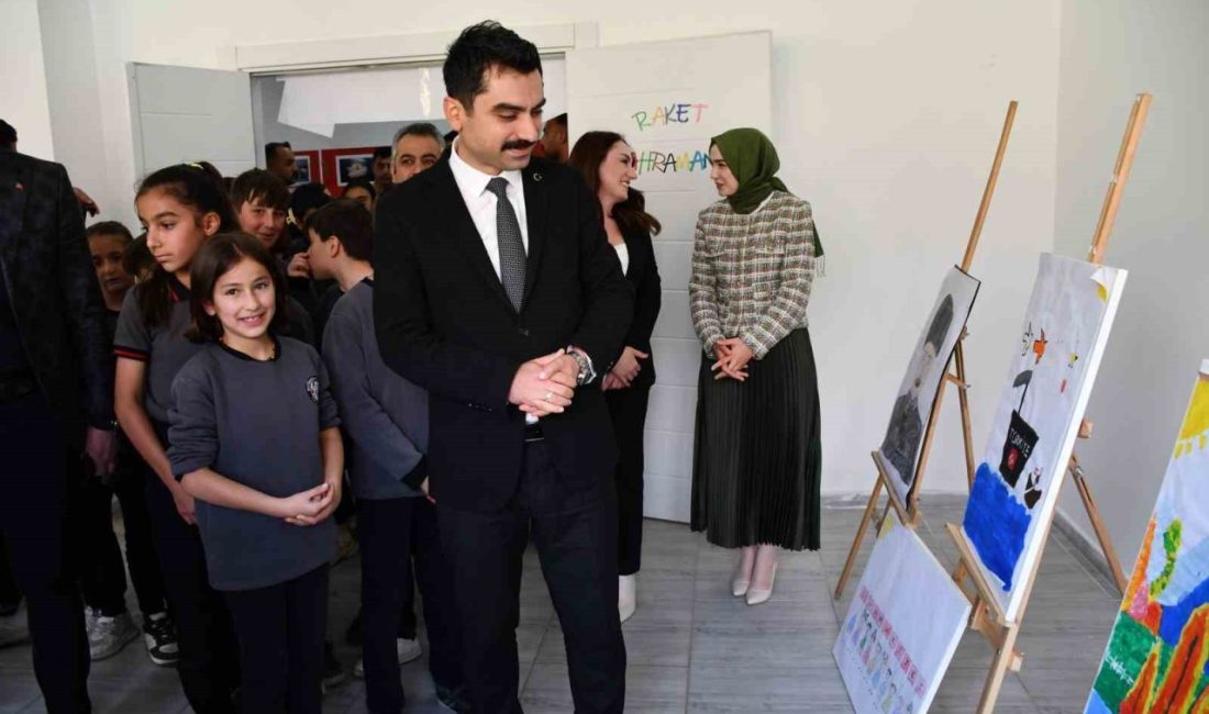 Şırnak’ın Beytüşşebap ilçesinde 29 Ekim Cumhuriyet Bayramı kutlamaları kapsamında öğrencilerin