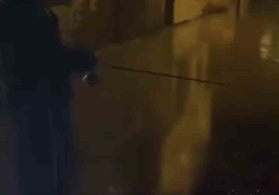 Çanakkale’nin Biga ilçesinde etkili olan sağanak nedeniyle cadde ve sokaklar