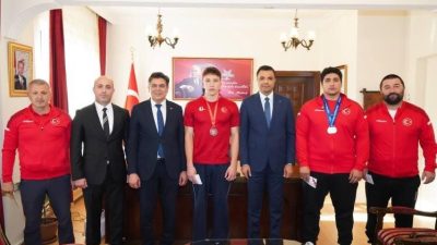 Bilecik’in Söğüt ilçesinde Kuraş Avrupa Şampiyonu Mikail Zaloğlu ve Mas