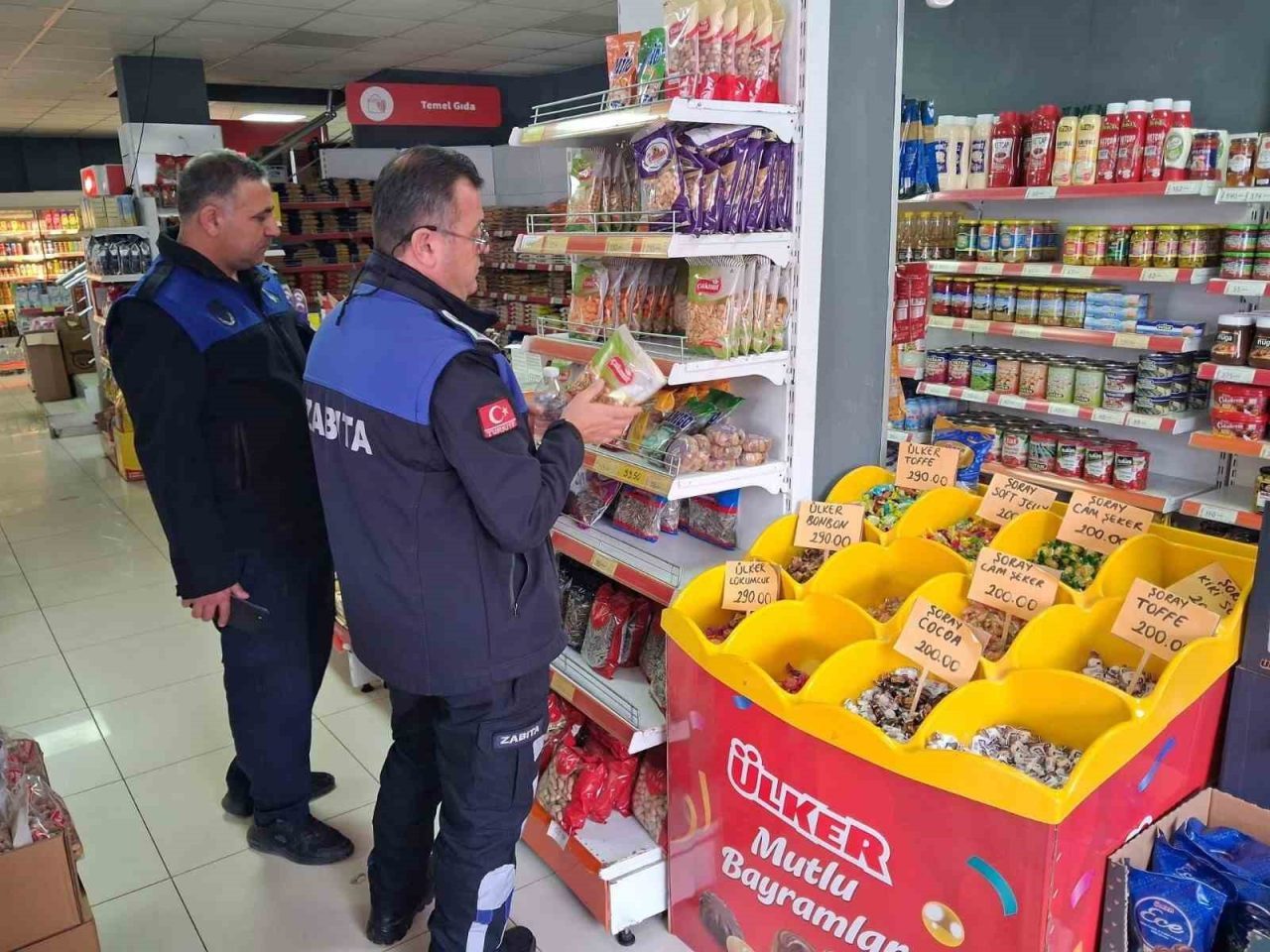 Bilecik’in Pazaryeri ilçesinde raf ve kasa fiyatları mercek altına alındı.