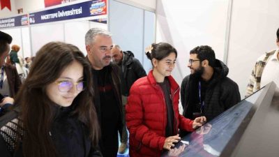 Pursaklar Belediyesi tarafından düzenlenen 3.Pursaklar Bilim Şenliği, çocukları ve gençleri