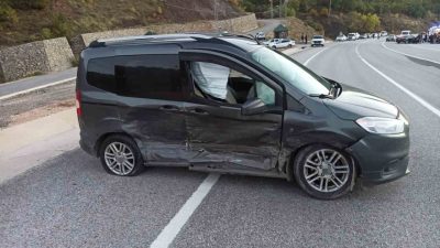 Bingöl’de otomobil ile hafif ticari aracın çarpışması sonucu meydana gelen