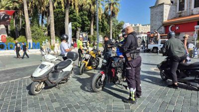 Muğla’nın Bodrum ilçesinde polis ekiplerince motosiklet sürücülerine yönelik gerçekleştirilen denetimde,