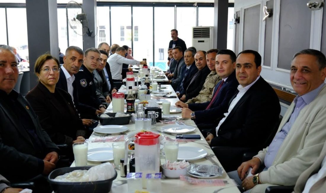 Birecik’te 19 Ekim Muhtarlar Günü dolayısıyla muhtarlar onuruna yemek programı