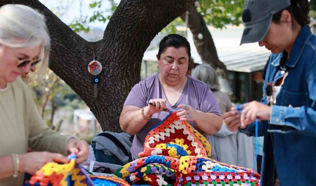 Bodrum’da kadınların bir ay boyunca ördüğü bin 400 rengarenk motif,