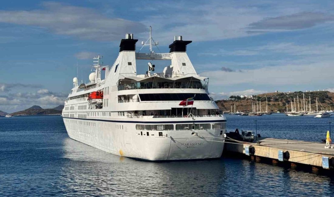 Bahama bayraklı 159 metre uzunluğundaki Star Legend kruvaziyer gemisi, 277