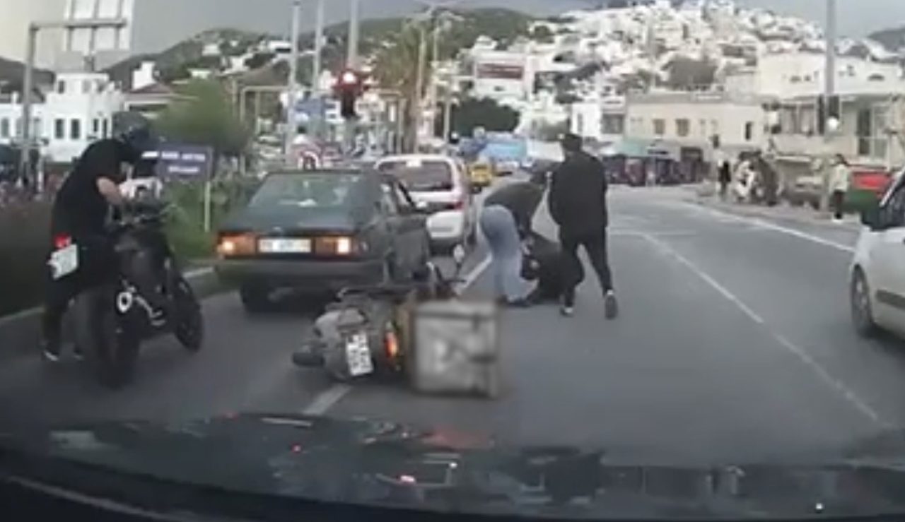 Muğla’nın Bodrum ilçesinde trafikte tartıştıkları kuryeyi yol ortasında darbeden iki