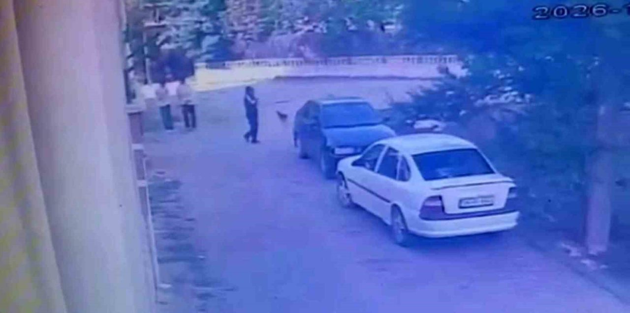 Bolu’da park halindeki otomobilin kapısını açarak içeri giren ve araçta