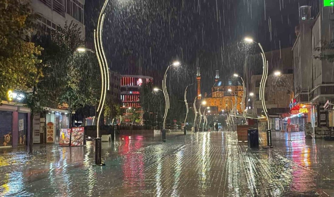 Bolu’da sabah saatlerinde başlayan sağanak yağış, gece saatlerinde etkisini artırdı.