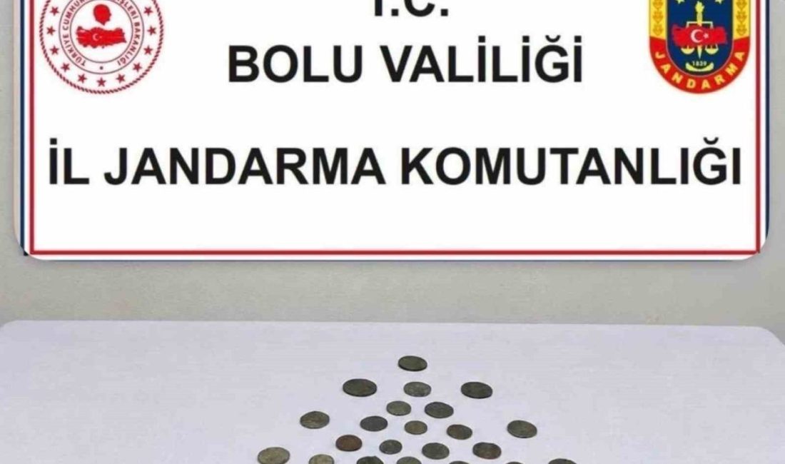 Bolu’da jandarma ekiplerince düzenlenen operasyonda, ellerindeki tarihi eserleri satmaya çalışan