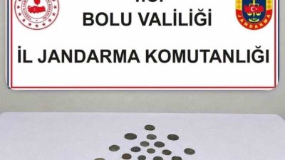 Bolu’da jandarma ekiplerince düzenlenen operasyonda, ellerindeki tarihi eserleri satmaya çalışan