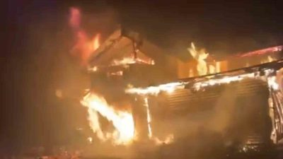 Bolu’nun Vakıfgeçitveren köyüne bağlı Güzleme Yaylası’nda çıkan yangında bir ev,