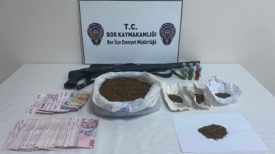 Niğde’nin Bor ilçesinde polis ekiplerince düzenlenen uyuşturucu operasyonunda 1 kilo