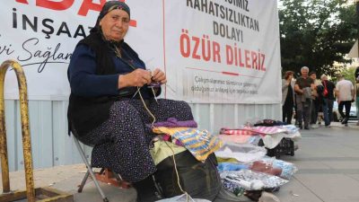 Sivas’ta yaşayan 75 yaşındaki Şükriye Koç, boyu uzun olduğu için