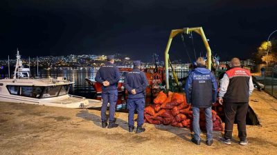 Bursa’nın Gemlik ilçesine bağlı Gemsaz sahilinde gerçekleştirilen ortak denetimde kaçak