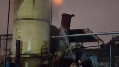 Bursa’nın İnegöl ilçesinde bir orman ürünleri fabrikasında çıkan yangın, itfaiye