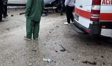 Bursa’nın Osmangazi ilçesinde yağmur nedeniyle kayganlaşan yolda meydana gelen zincirleme