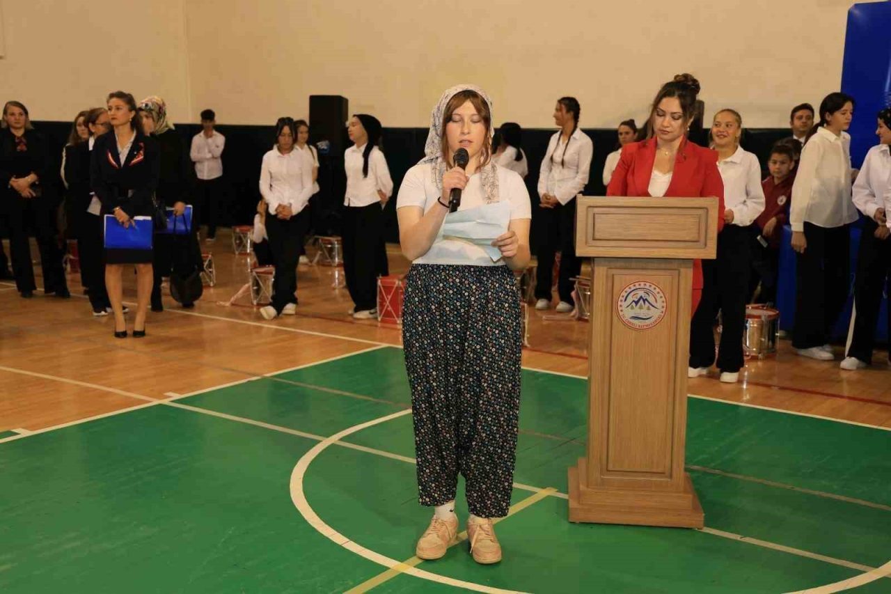Denizli’nin Çameli ilçesinde, Cumhuriyet’in ilanının 103. yıl dönümü dolayısıyla düzenlenen