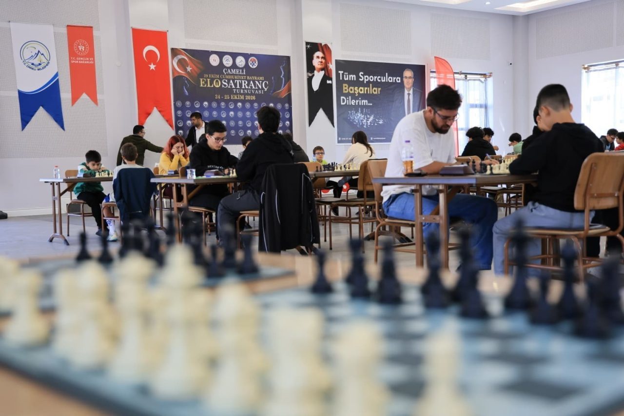 Denizli’nin Çameli ilçesinde düzenlenen 29 Ekim Cumhuriyet Bayramı ELO Satranç