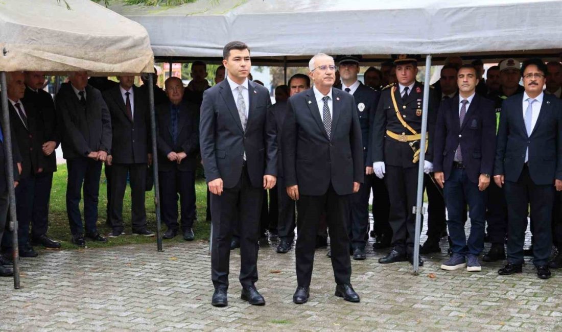29 Ekim Cumhuriyet Bayramı kutlamaları, Çameli Cumhuriyet Meydanı’nda düzenlenen çelenk