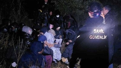 Çanakkale’nin Ezine ilçesinde sahil güvenlik ve polis ekipleri tarafından 31