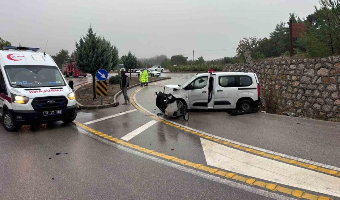Çanakkale’nin Ayvacık ilçesinde yağışlı hava sebebiyle kontrolden çıkan hafif ticari