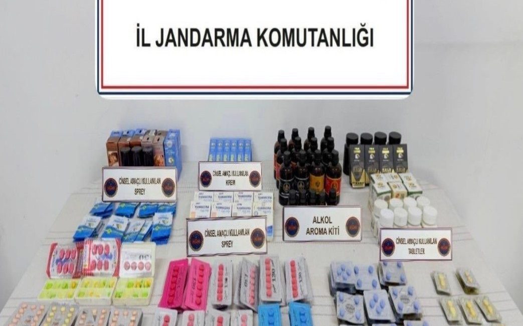 Çanakkale’de jandarma ekiplerince 3 ilçede kaçakçılıkla mücadeleye yönelik operasyonlar gerçekleştirildi.