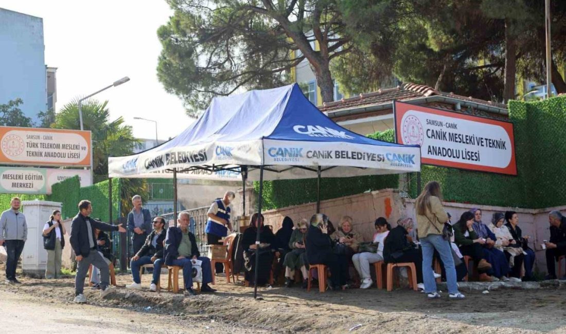 Samsun’un Canik Belediyesi, 2026-KPSS Ortaöğretim adayları ve aileleri sınav merkezlerinde