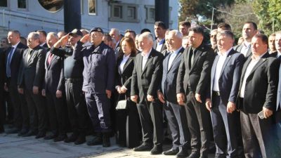 Samsun’un Çarşamba ilçesinde, 19 Ekim Muhtarlar Günü’ dolayısıyla Belediye Meydanı’nda