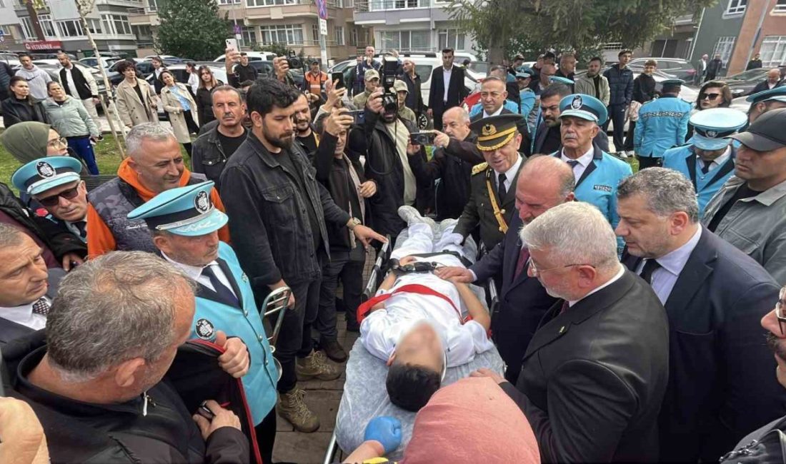 Çorum’da 29 Ekim Cumhuriyet Bayramı dolayısıyla düzenlenen çelenk sunma töreninde