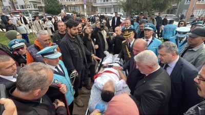 Çorum’da 29 Ekim Cumhuriyet Bayramı dolayısıyla düzenlenen çelenk sunma töreninde
