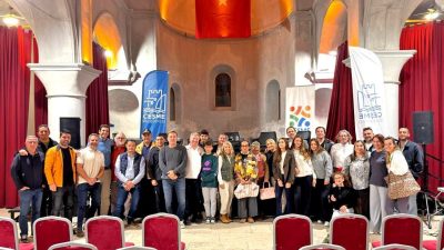 İzmir’in Çeşme ilçesinde “COP31’e Yelken Açıyoruz” mottosuyla düzenlenen söyleşide denizlerin